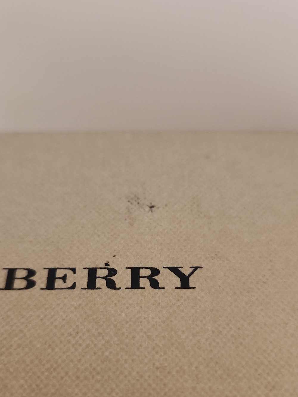 NIB Authentic Burberry case for eyeglasses. Includes microfiber cleaning cloth - Picture 8 of 8